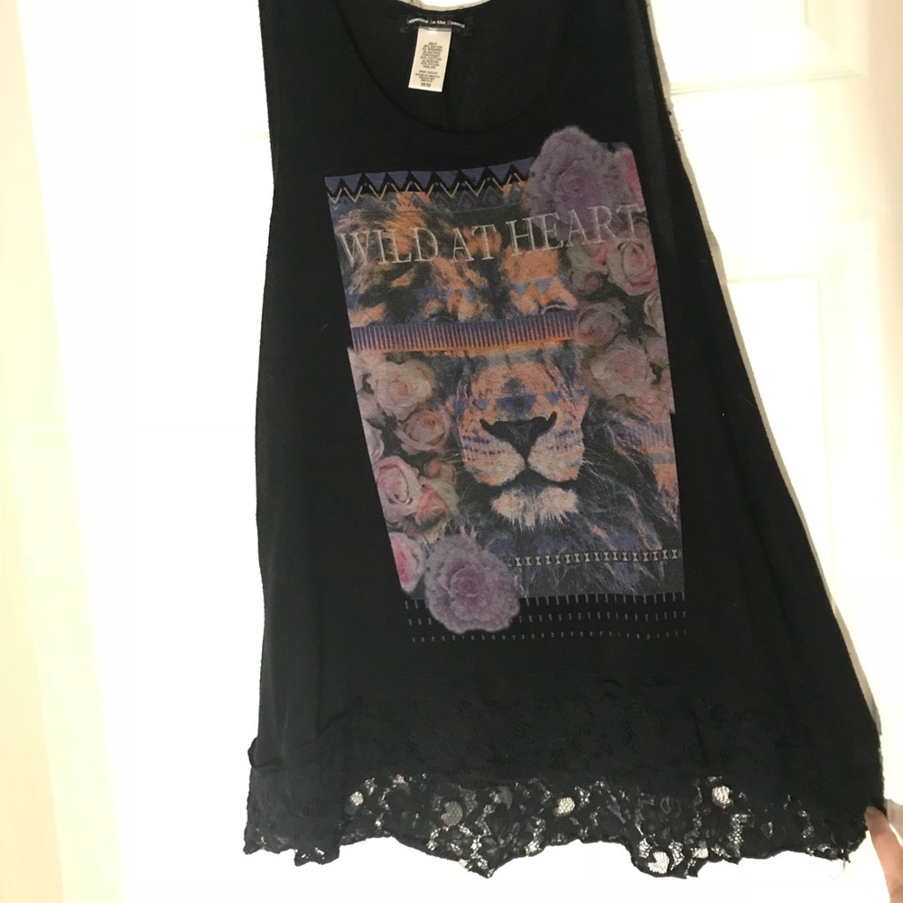 happening in the president top. Size M